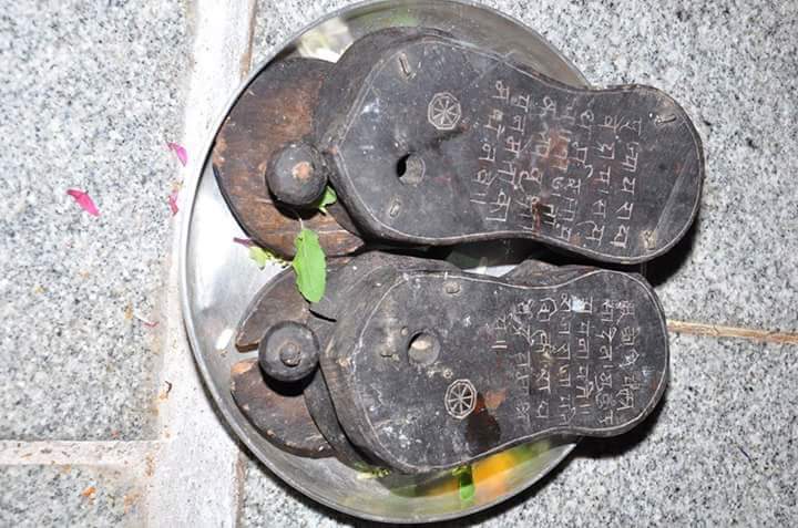 Sri Guru Rayara Paduke 2016aug18.Jpg